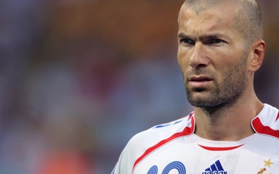 顺发体育焦点-克拉马里奇疑似膝盖不适表情痛苦